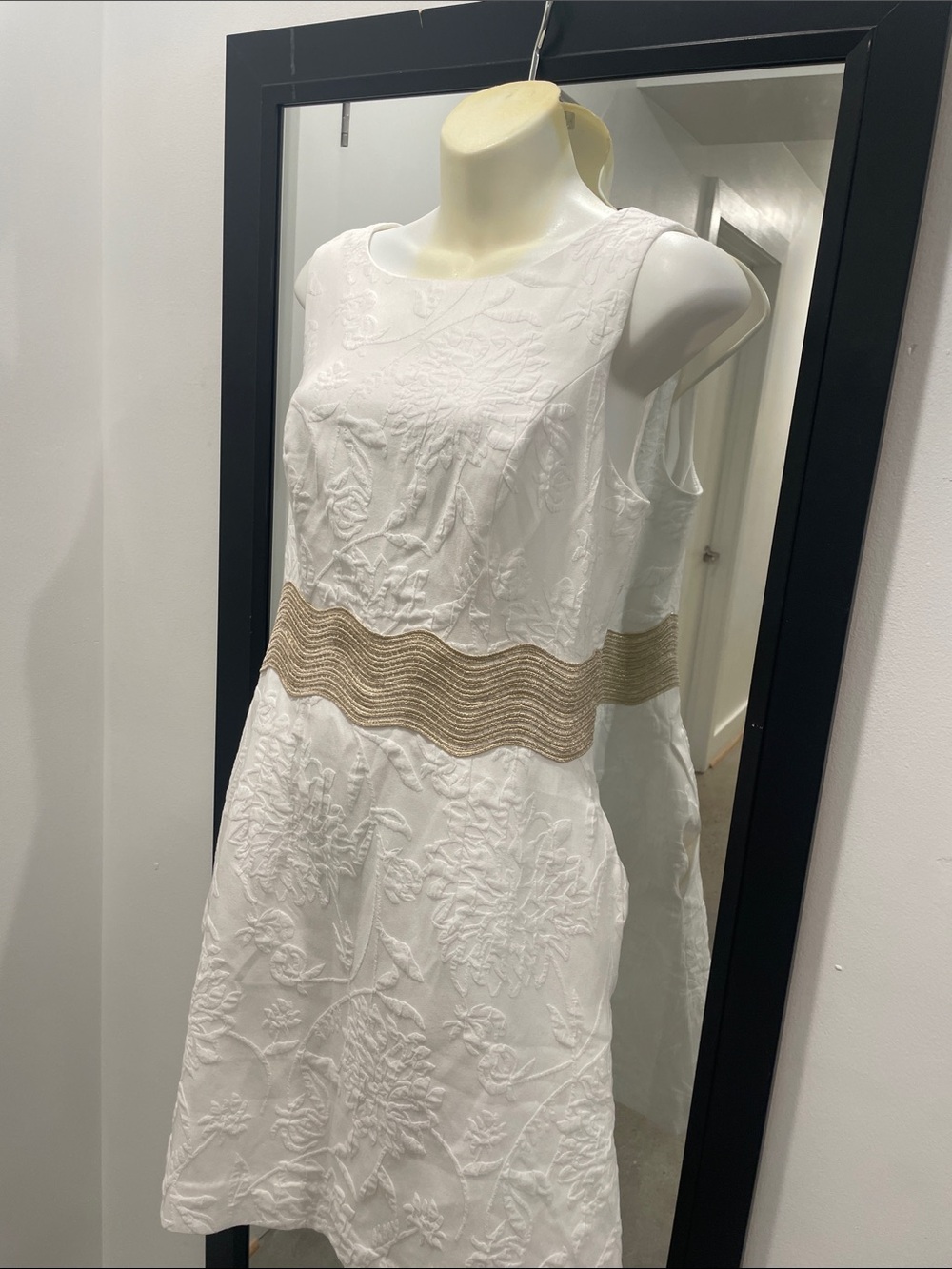 Lilly Pulitzer Sleeveless White DRESS w/Gold Waistband pockets 6 jacquard NWOT
